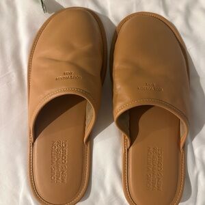 Louis Vuitton FW 26 men’s collect Camel Leather Mules